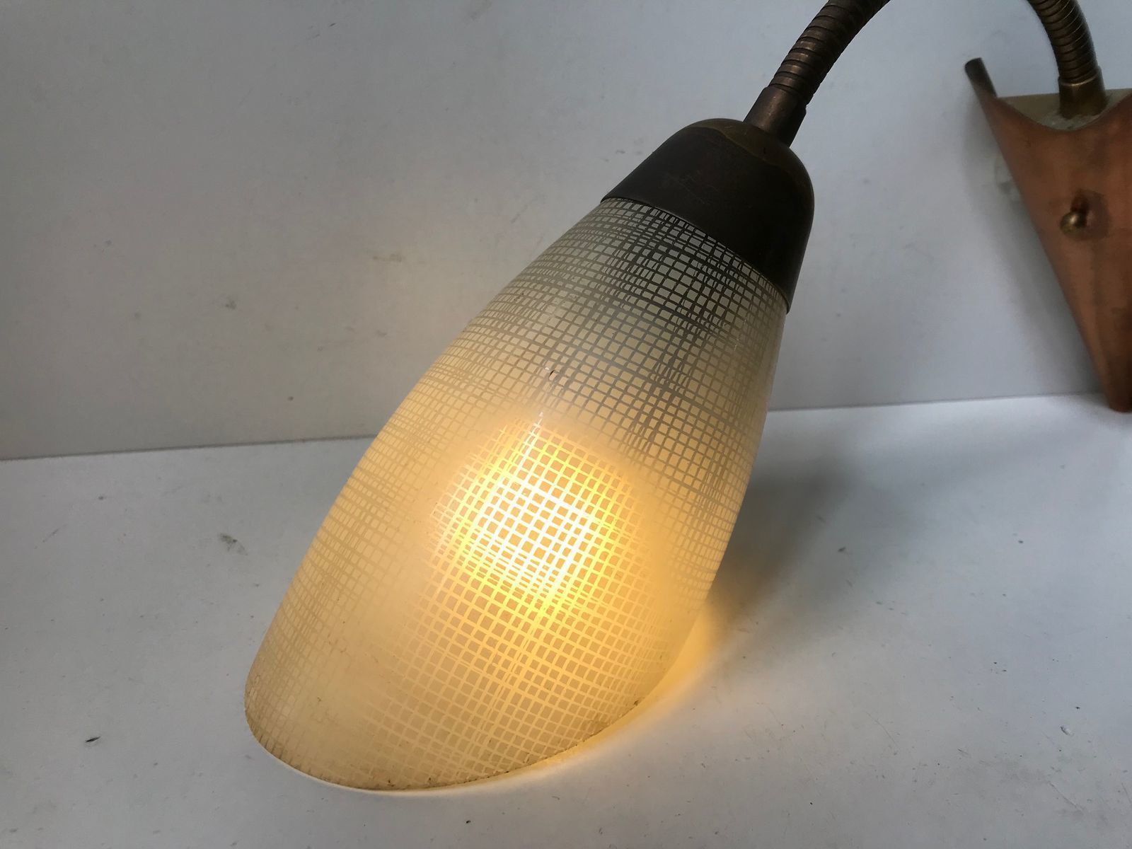 Applique murale scandinave moderne en laiton, cuivre et verre, années 1950 photo Luminaires