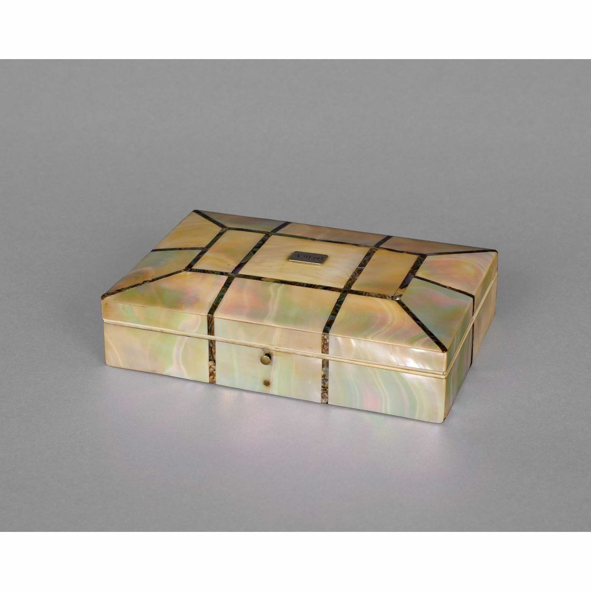 Early 19th Century Mother Of Pearl Necessaire photo for sale