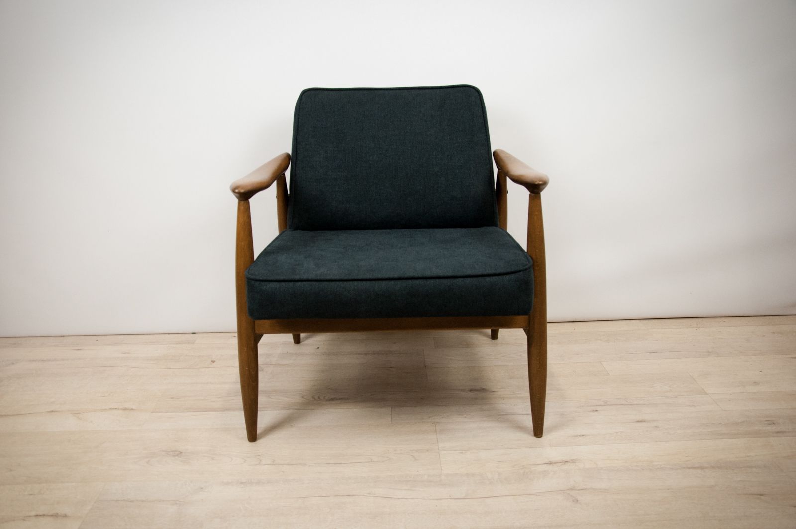 Gfm 87 Armchairs By Juliusz Kędziorek For Gościcińskie Fabryki Mebli, 1960s, Set Of 2 photo furniture