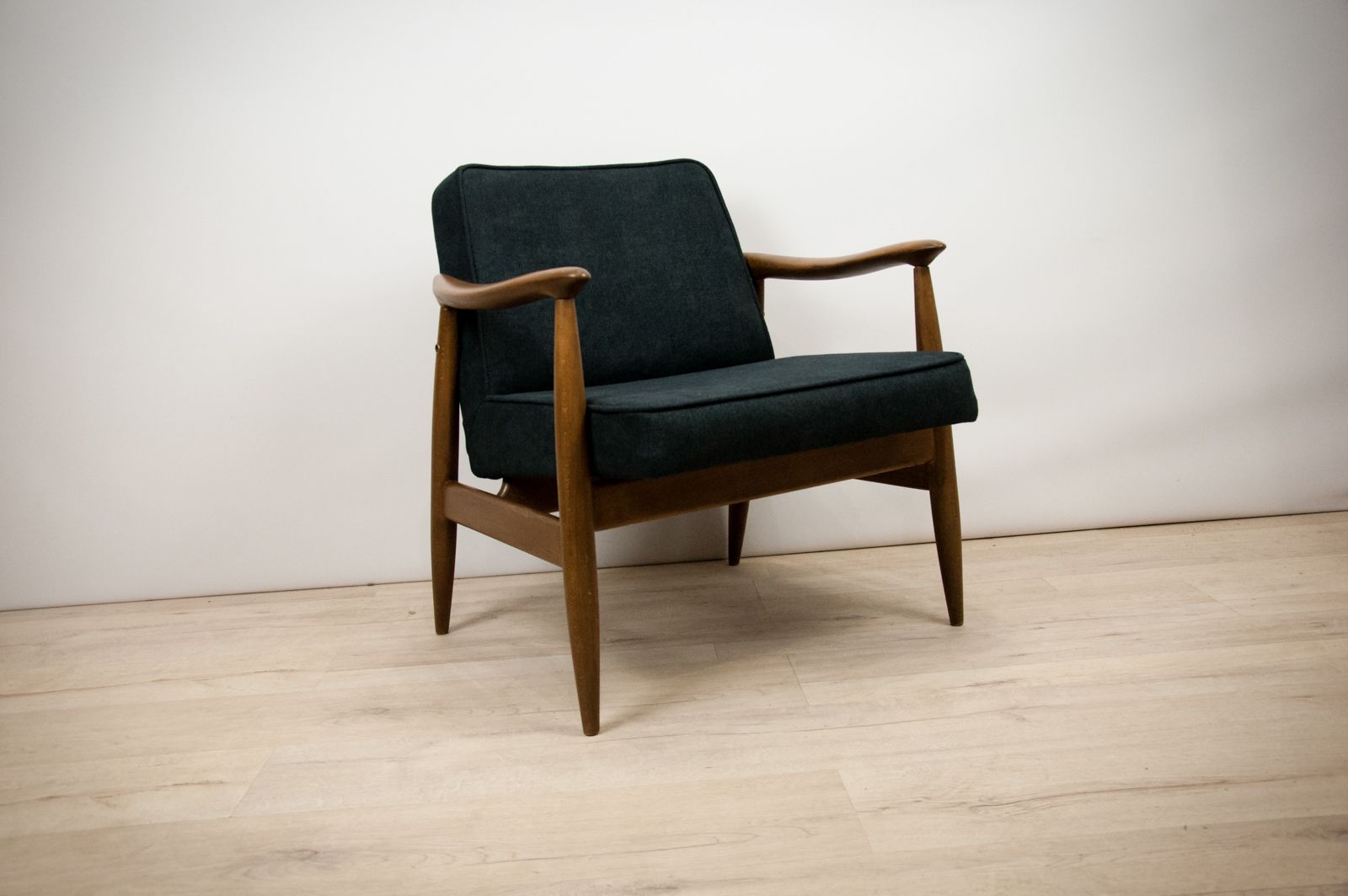 Gfm 87 Armchairs By Juliusz Kędziorek For Gościcińskie Fabryki Mebli, 1960s, Set Of 2 photo vinterior