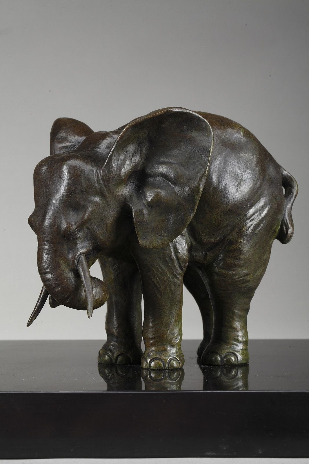 Statue en bronze « Elephant With Its Two Baby Elephants », par Ulisse Caputo (1872-1948) photo 3451.0