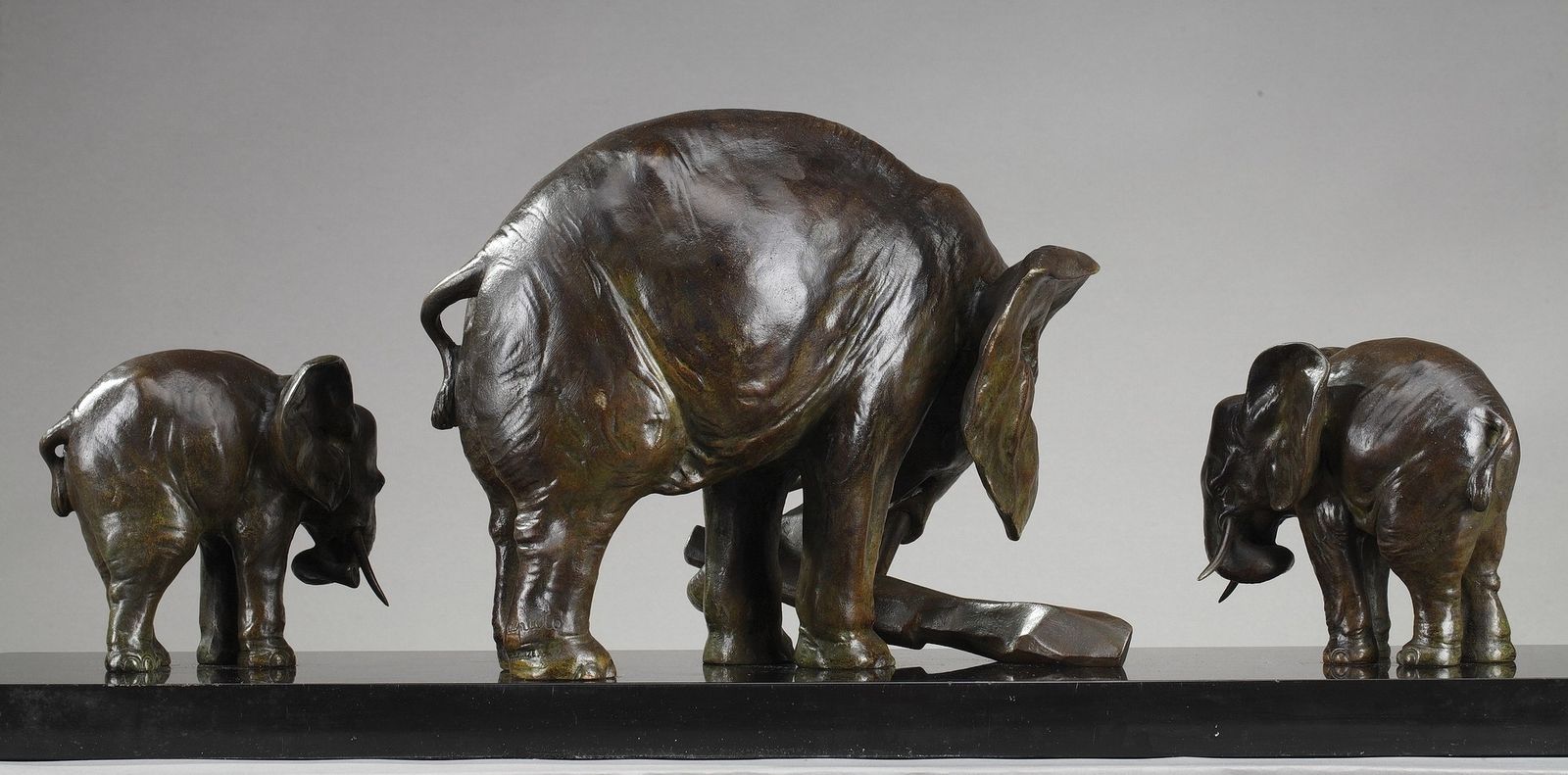Décoration Statue en bronze « Elephant With Its Two Baby Elephants », par Ulisse Caputo (1872-1948) photo
