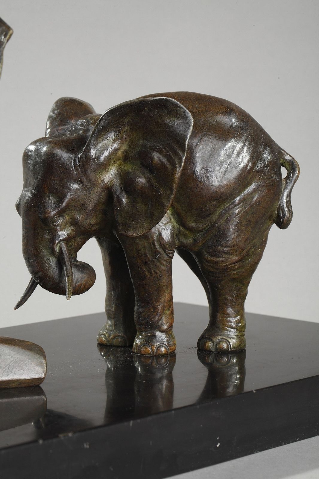 photo vinterior Statue en bronze « Elephant With Its Two Baby Elephants », par Ulisse Caputo (1872-1948)