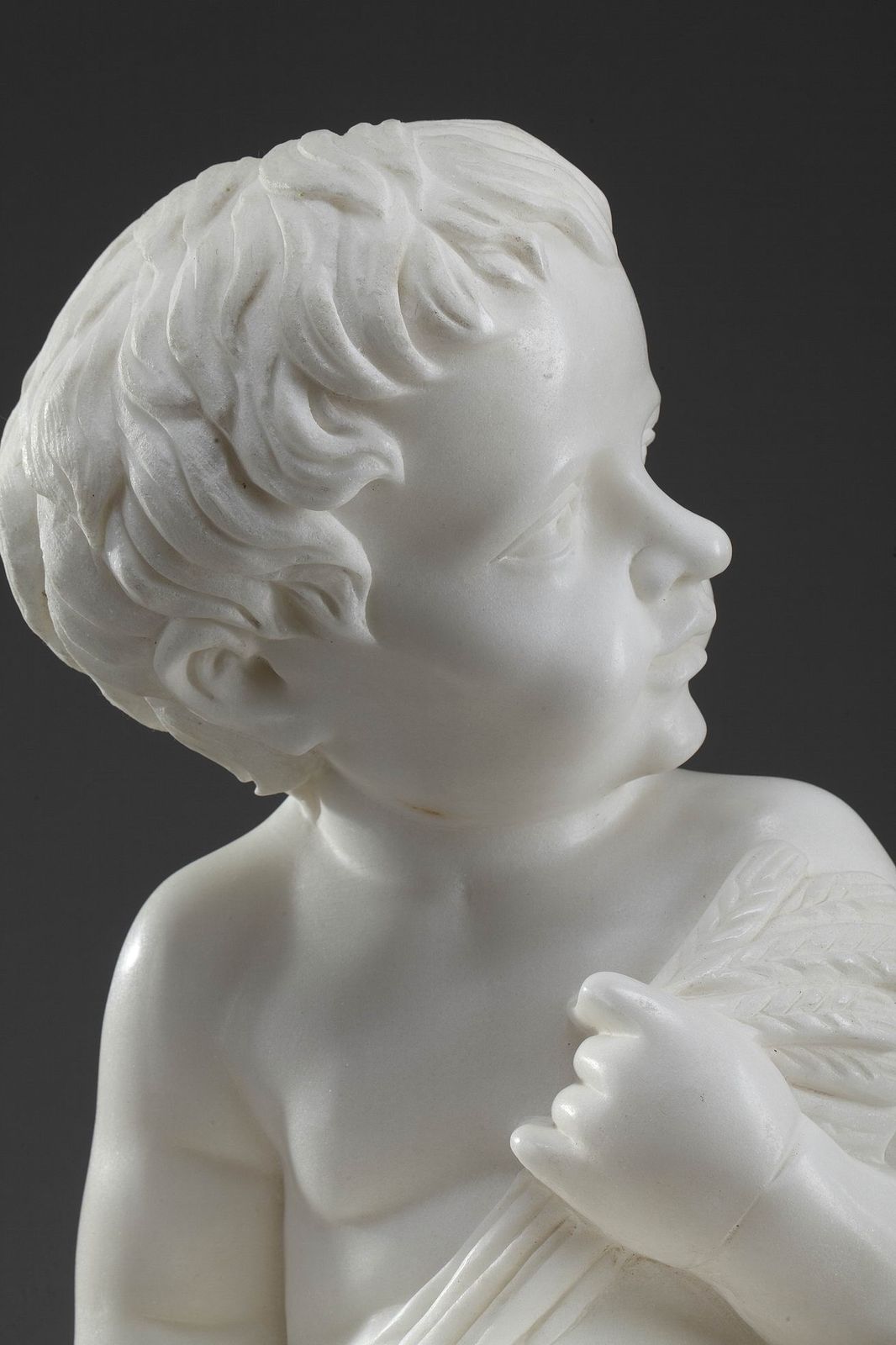 Figure en marbre du XXe siècle « Putto aux épis de blé » photo furniture