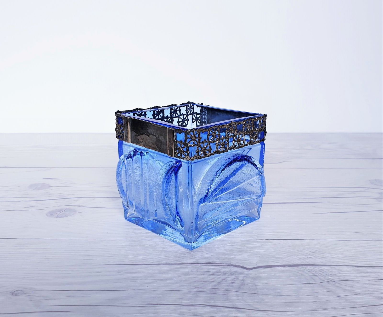 photo furniture Pentti Sarpaneva, Oy Kumela For Turun Hopea 1972 Modernist Silver And Blue Art Glass Vase, Finnish