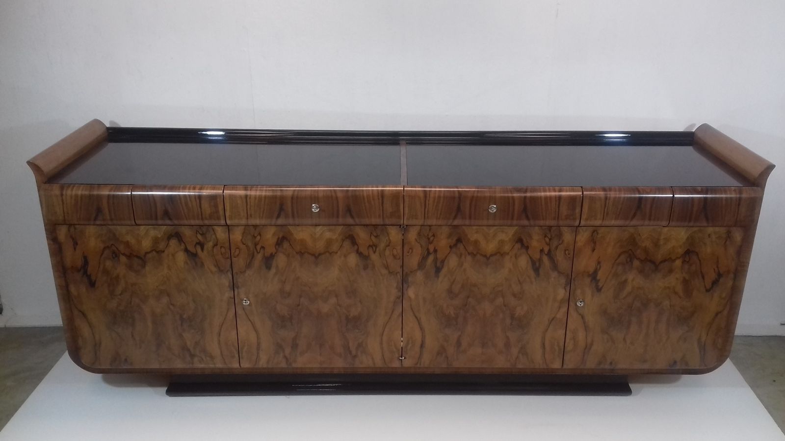 photo furniture Set Of Art Deco Cabinet And Sideboard   Tulipan Designed By Jindřich Halabala, 1930´S.