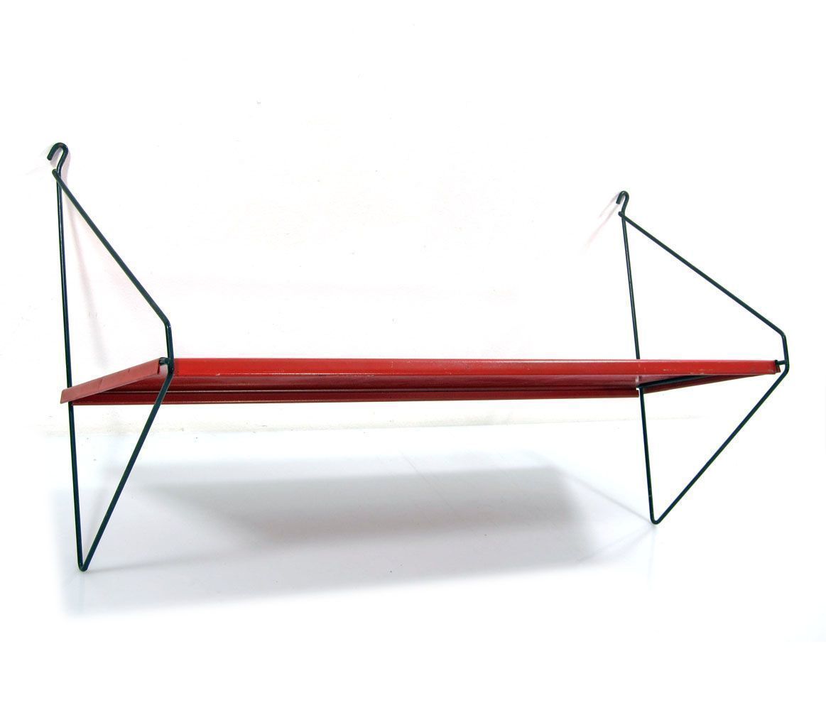 Rode Mategot Stijl Wandplank Uit De Jaren Zestig photo Meubels