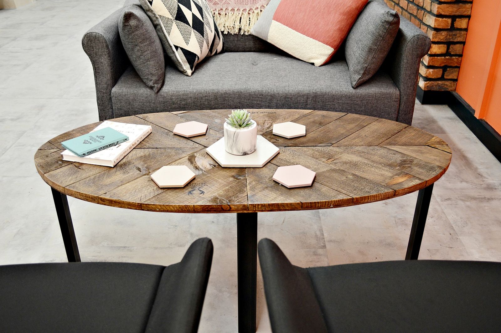 Ovale Reclaimed Wood Coffee Table photo for sale