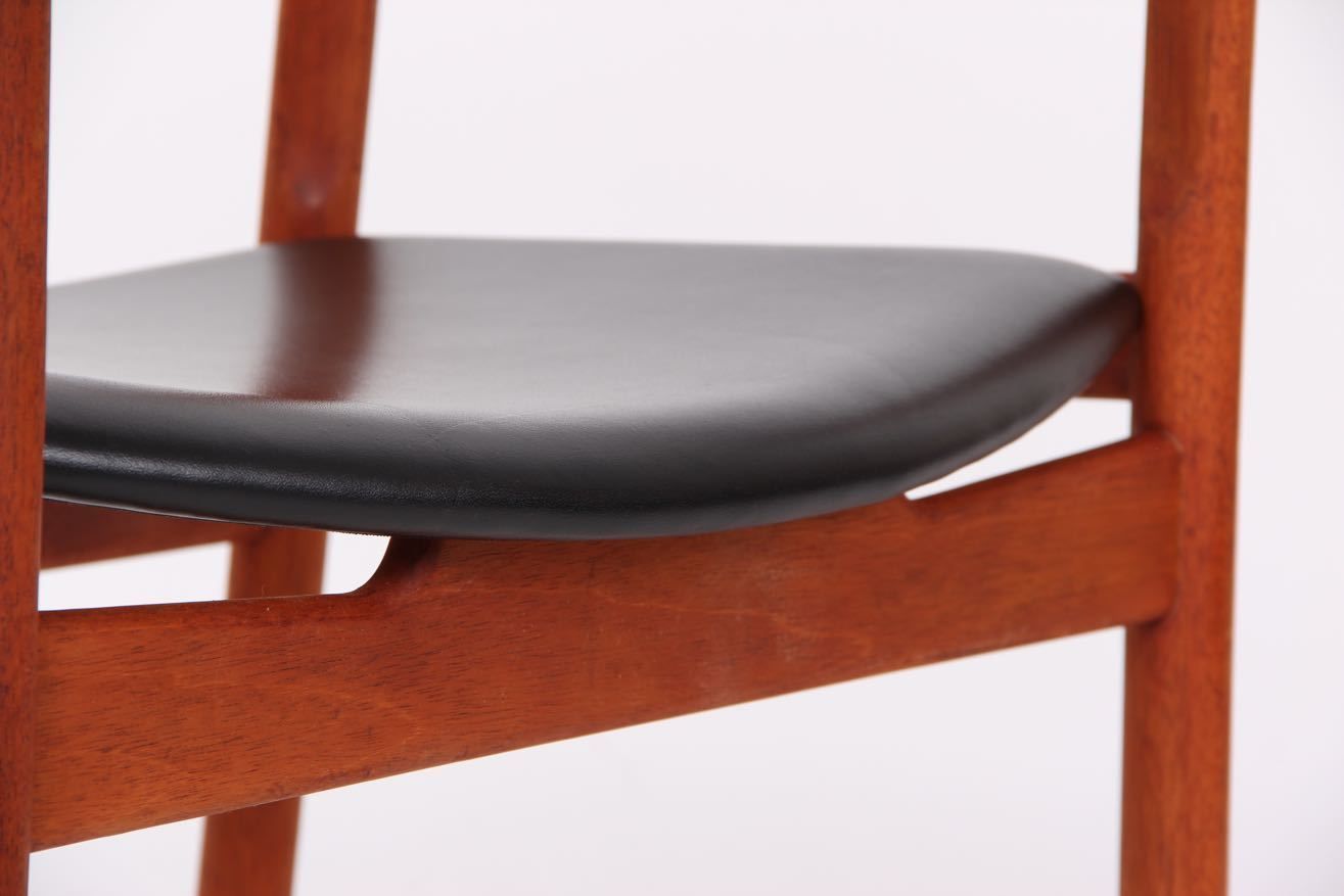 photo buy Armchair, Pp208, By Hans J. Wegner, Pp Møbler Denmark. Mahogany And Black Leather.