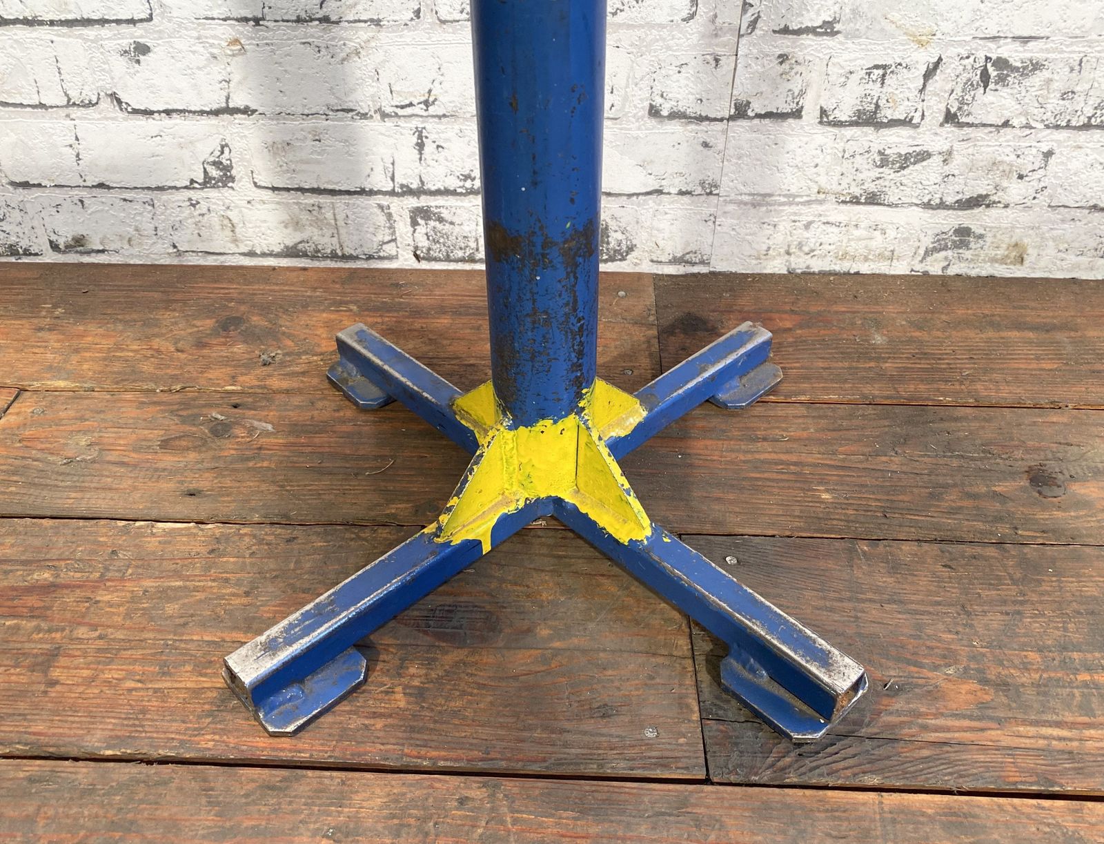 Industrial Stool , 1960s, 5x photo vinterior