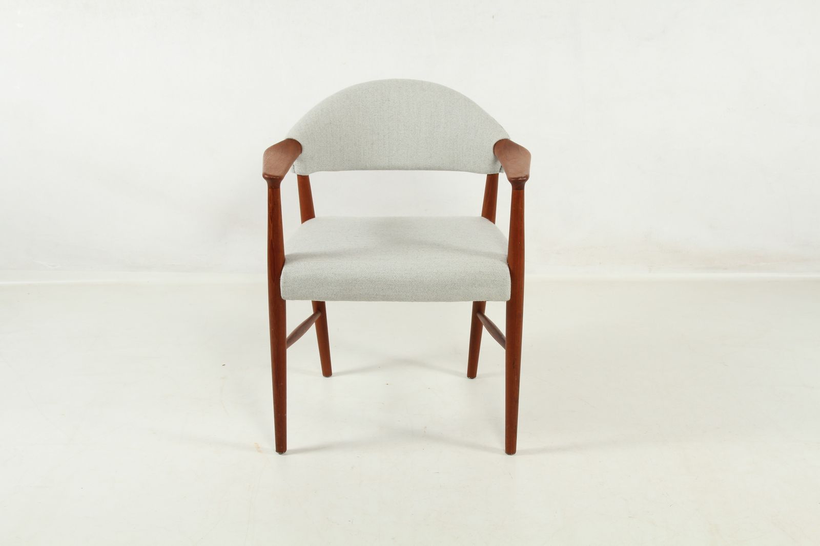 photo vintage One Of Two Chairs By Kurt Olsen For Slagelse. New Upholstery