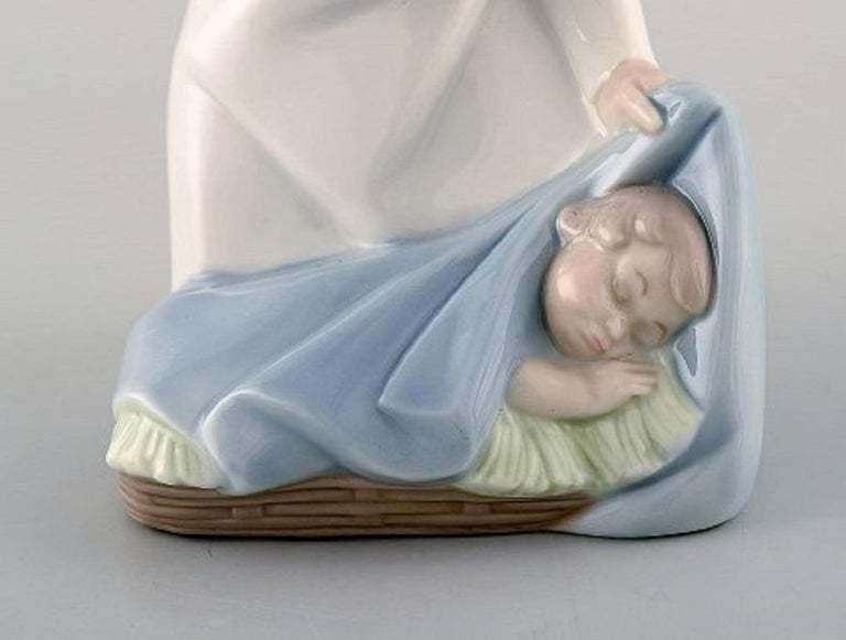 Nao And Lladro, Three Porcelain Figures, 20th Century photo 279.0