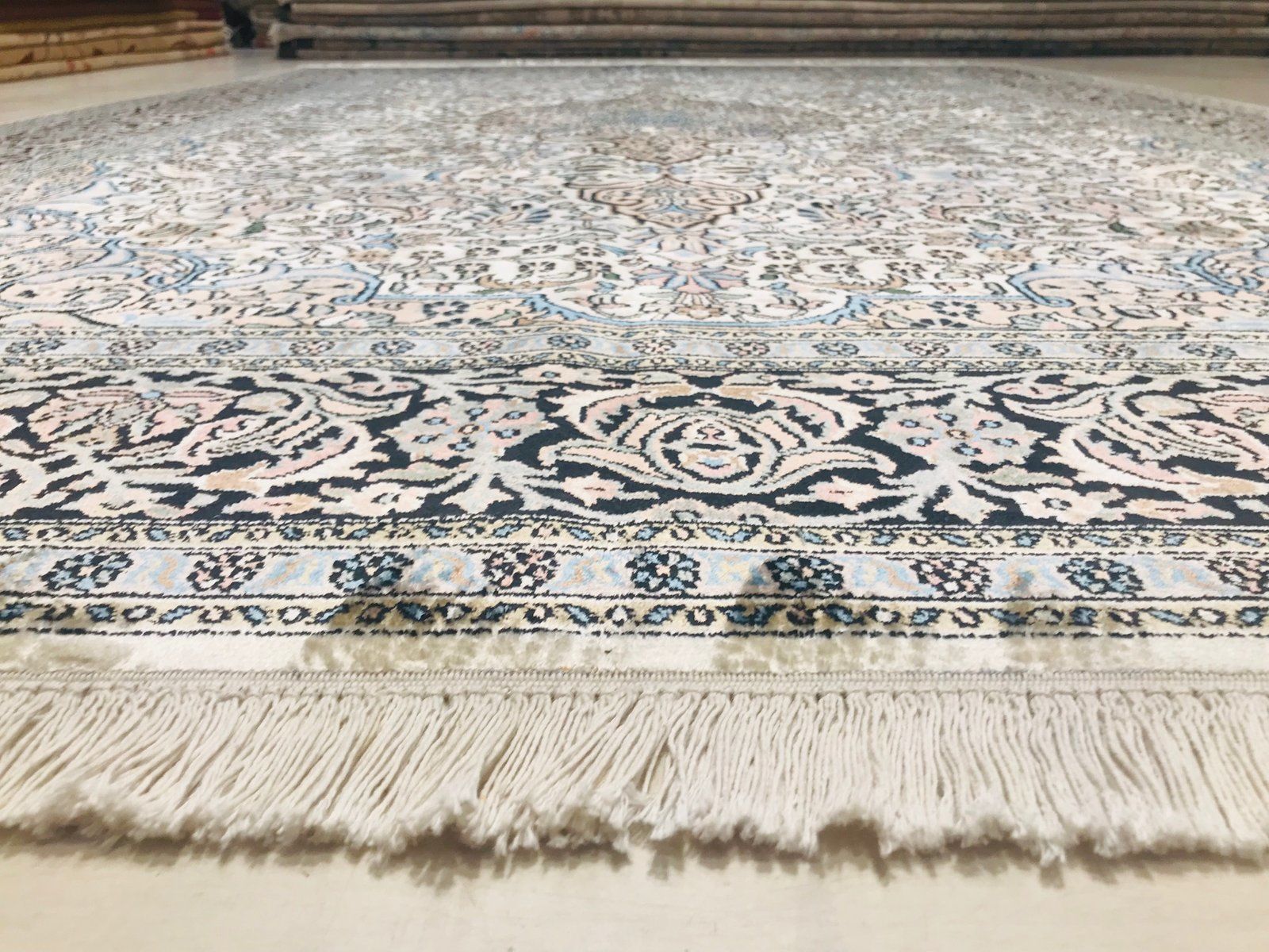 Kashmir Carpet, 1950s photo vinterior