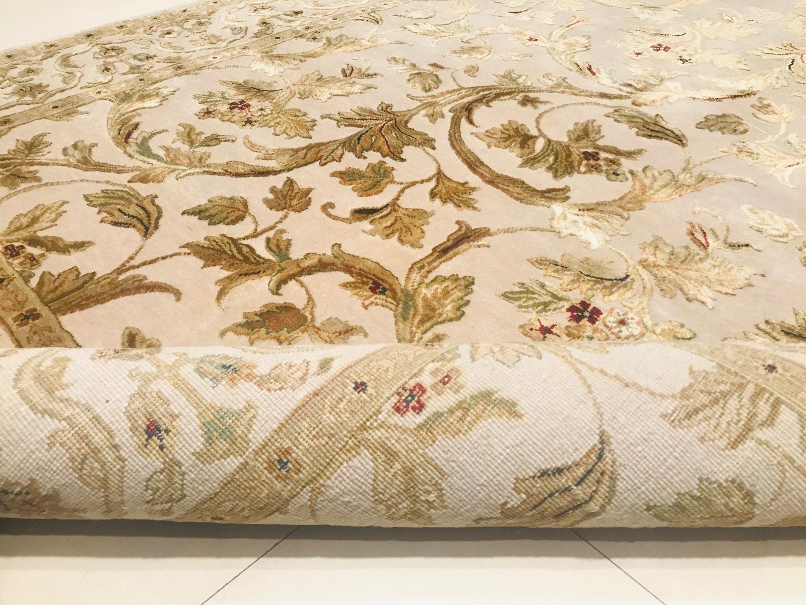 7672.0 Vintage Hand Crafted Silk And Wool Carpet, 1980s photo