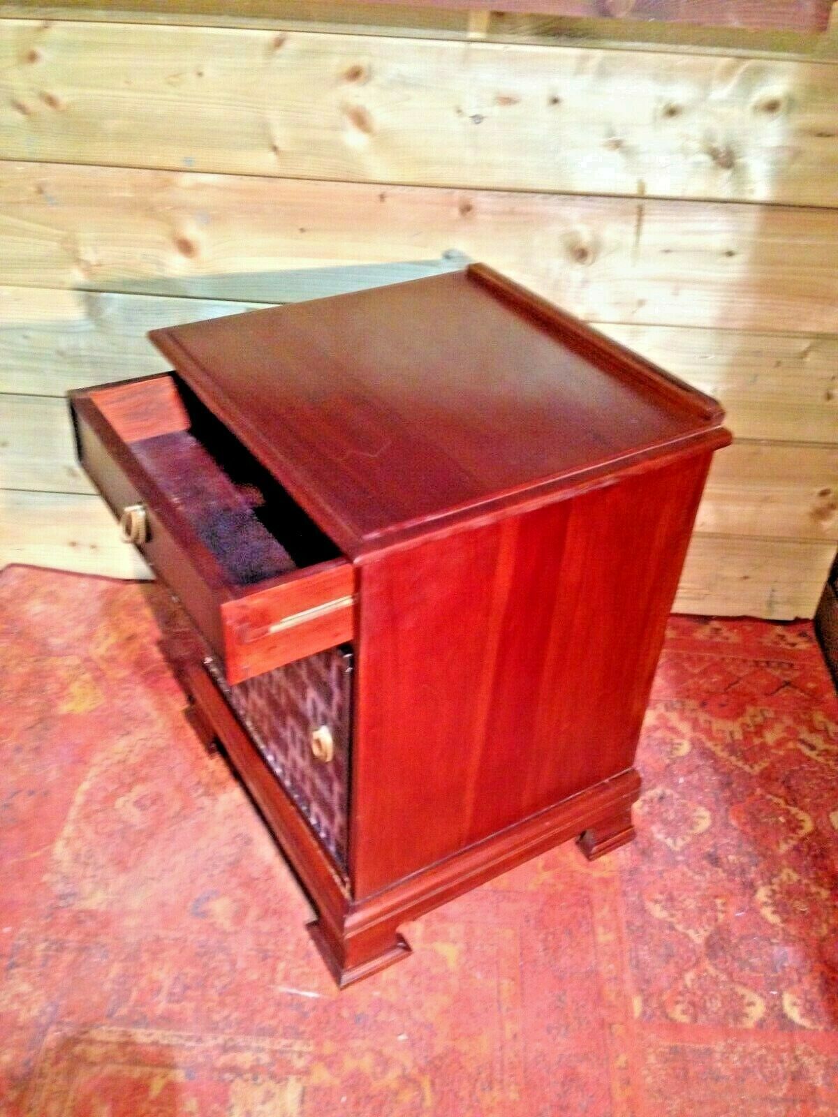 Vintage Solid Mahogany Bedside Cabinet / Bedside Table photo Furniture
