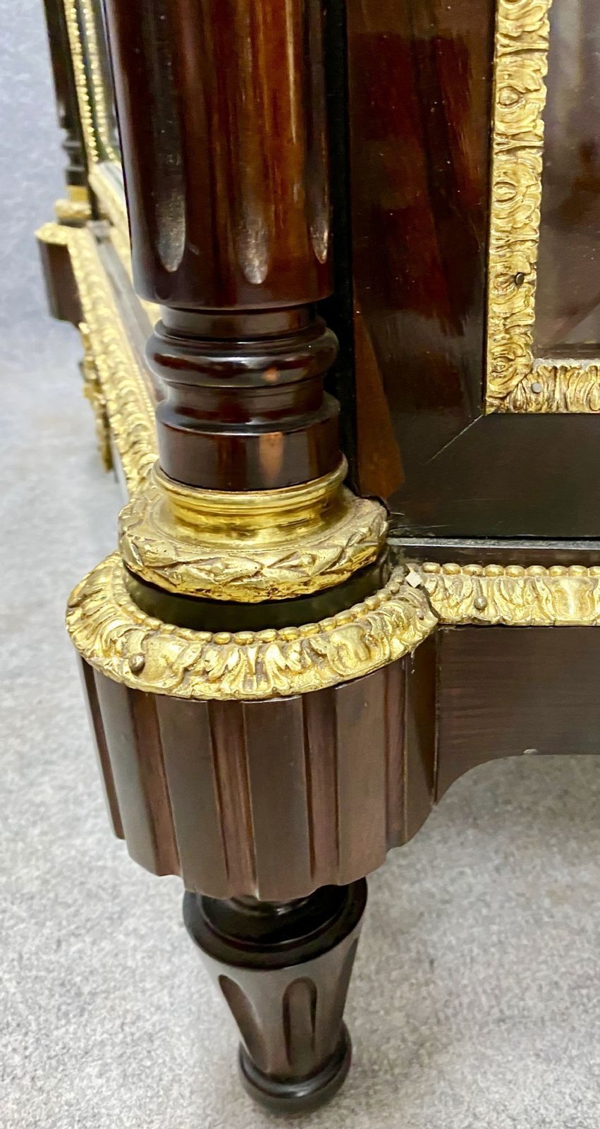 3025.0 Fine Ormolu Mounted Display Cabinet photo