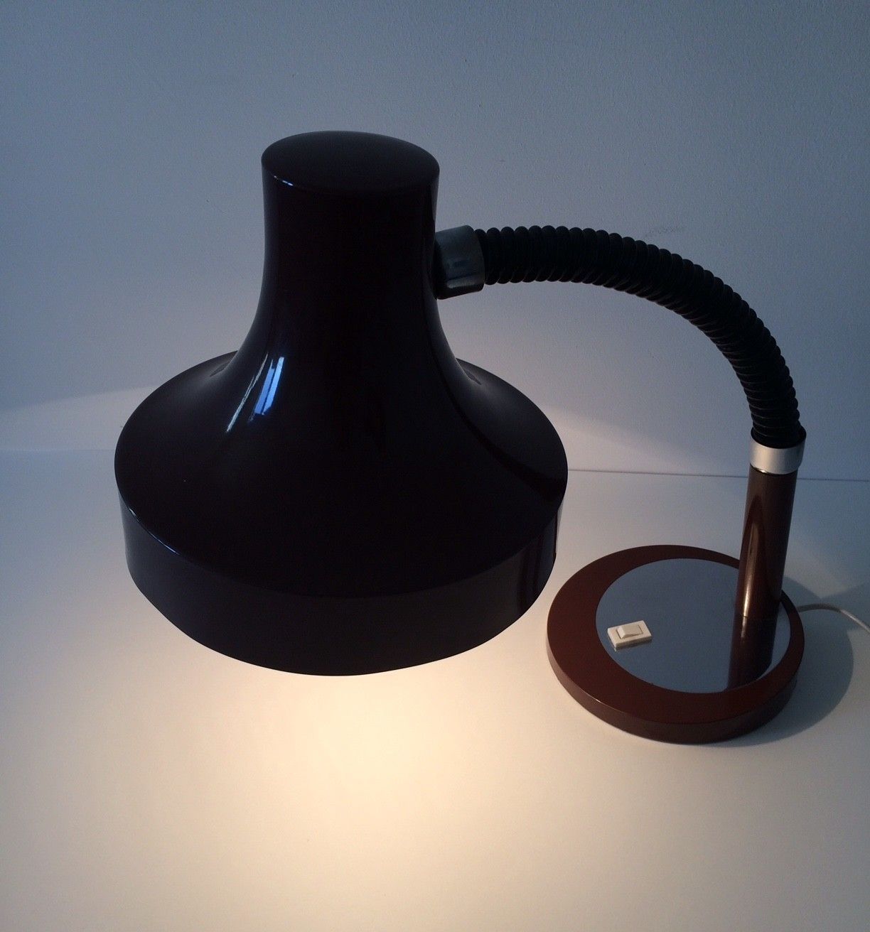 Mid Century Modern Bureaulamp Uit De Jaren 1970, Duits Design, Bruine Oversized Kap photo vinterior