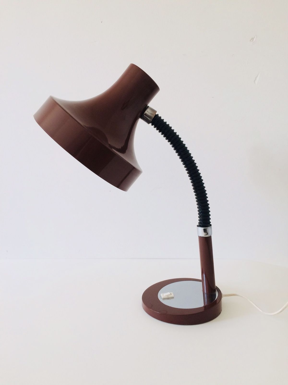 photo furniture Mid Century Modern Bureaulamp Uit De Jaren 1970, Duits Design, Bruine Oversized Kap