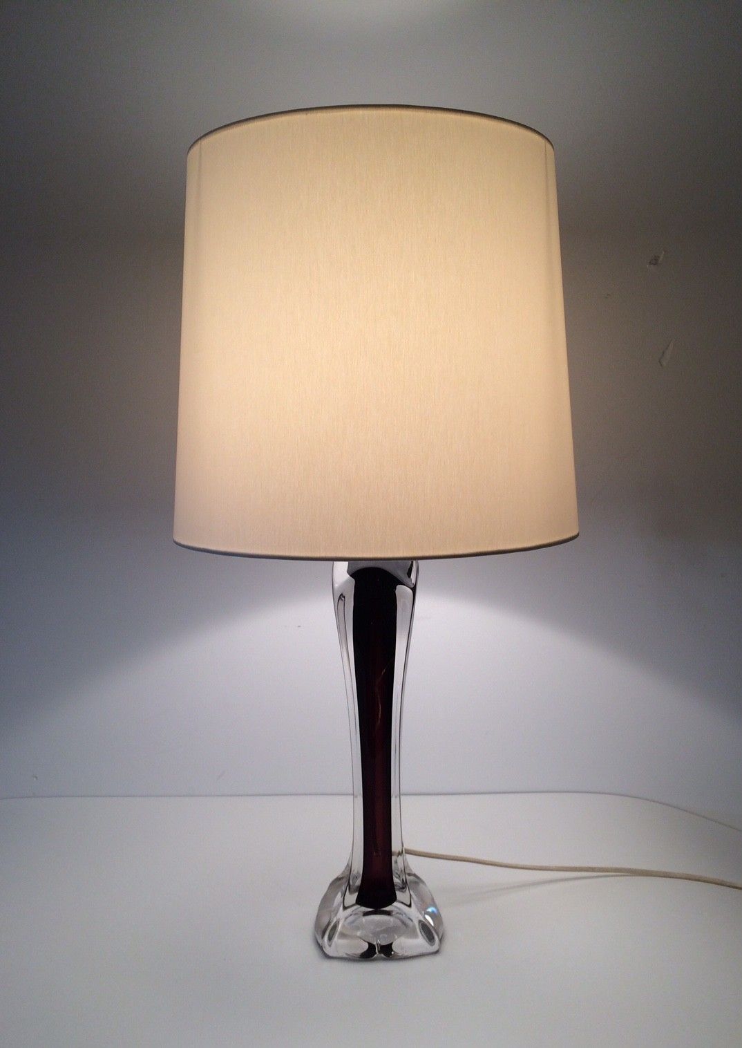 Mid Century Modern Tafelamp Van Val St Lambert In Kristalglas Met Paarse Binnenkant, Ca. Jaren 1950 photo buy