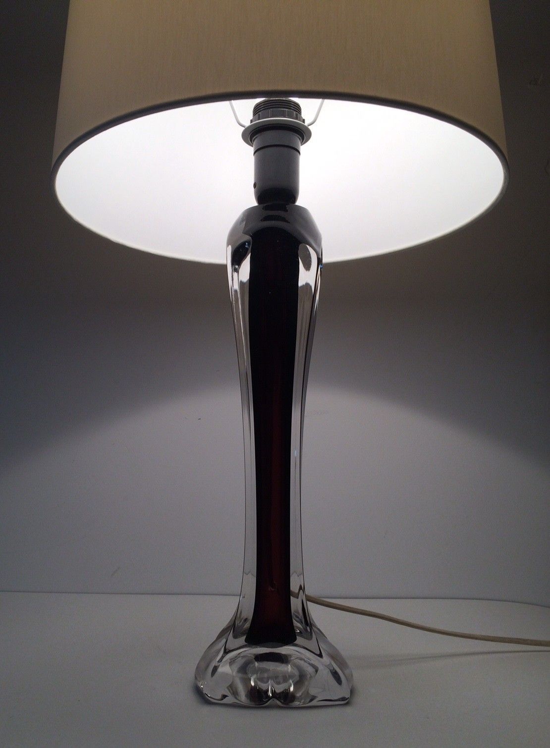Mid Century Modern Tafelamp Van Val St Lambert In Kristalglas Met Paarse Binnenkant, Ca. Jaren 1950 photo vintage