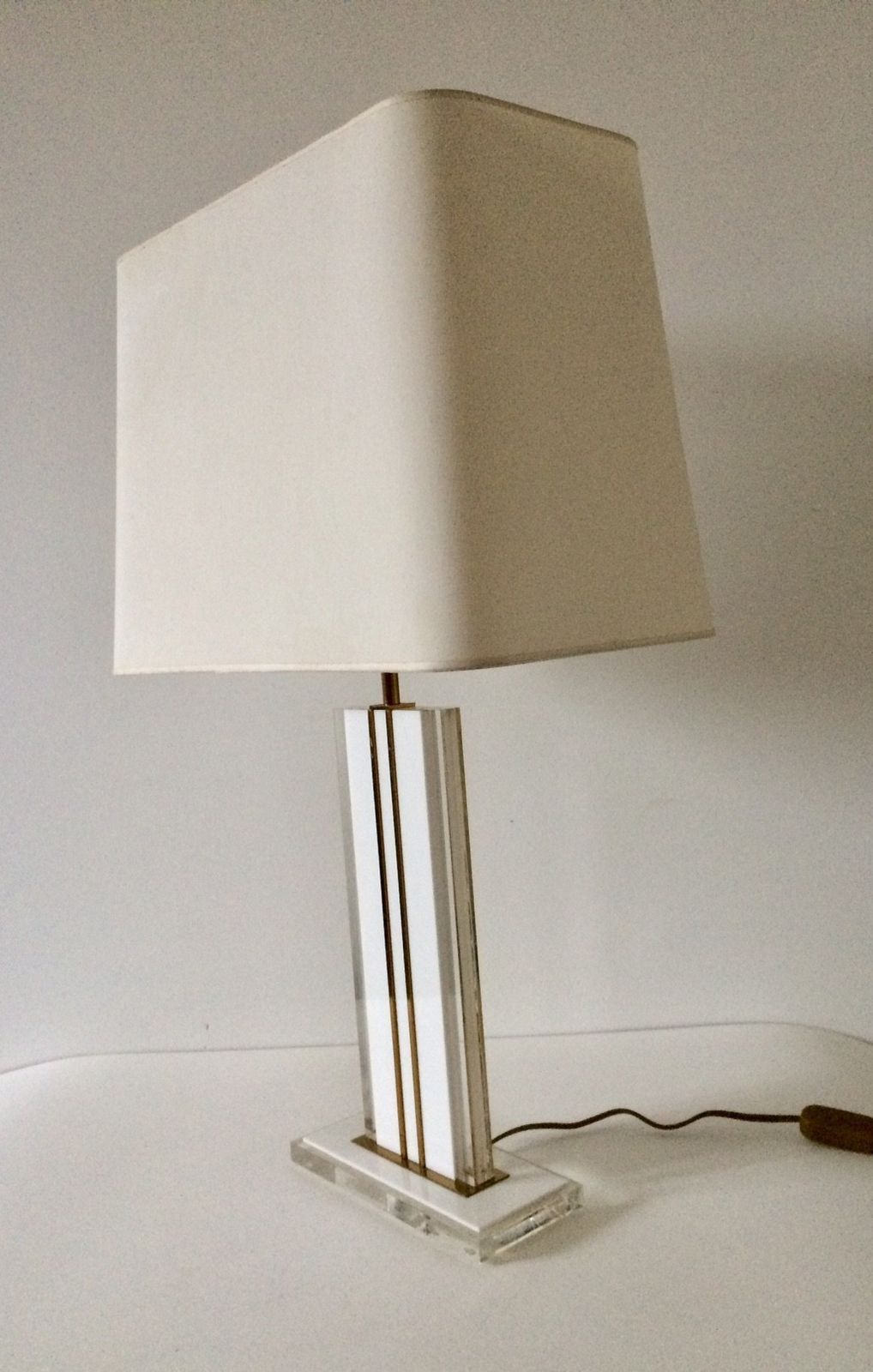 Verlichting Mid Century Modern Design Lucite & Brass Tafellamp, Jaren 1970 photo