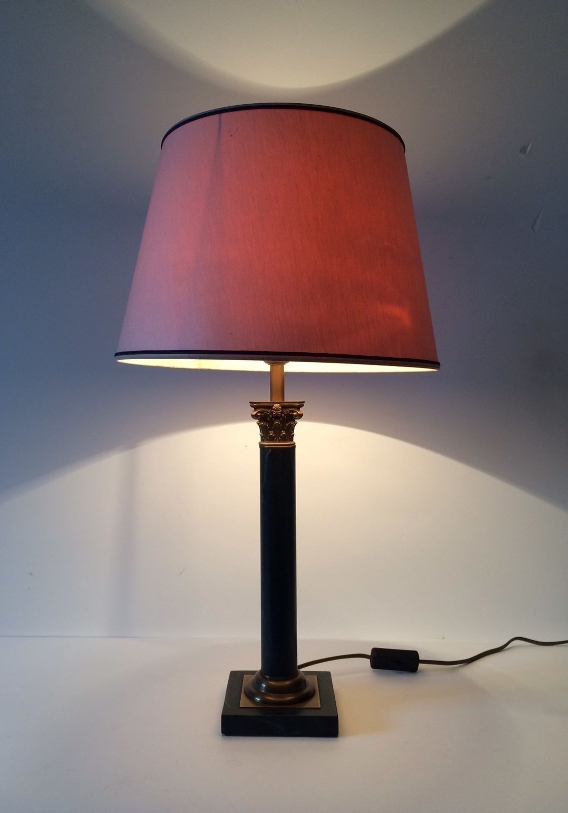 Deknudt Tafellamp Corinthian Colom Voet, Jaren 1980, België photo Verlichting