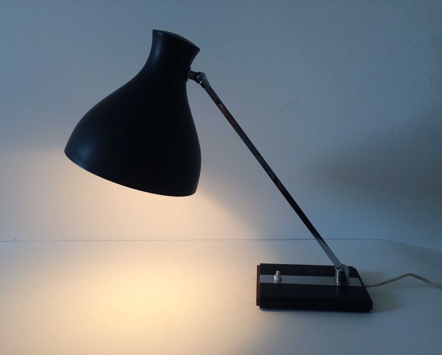 Design Bureaulamp Van Metaal, Chroom En Teak – Ca. Jaren 1960 photo furniture
