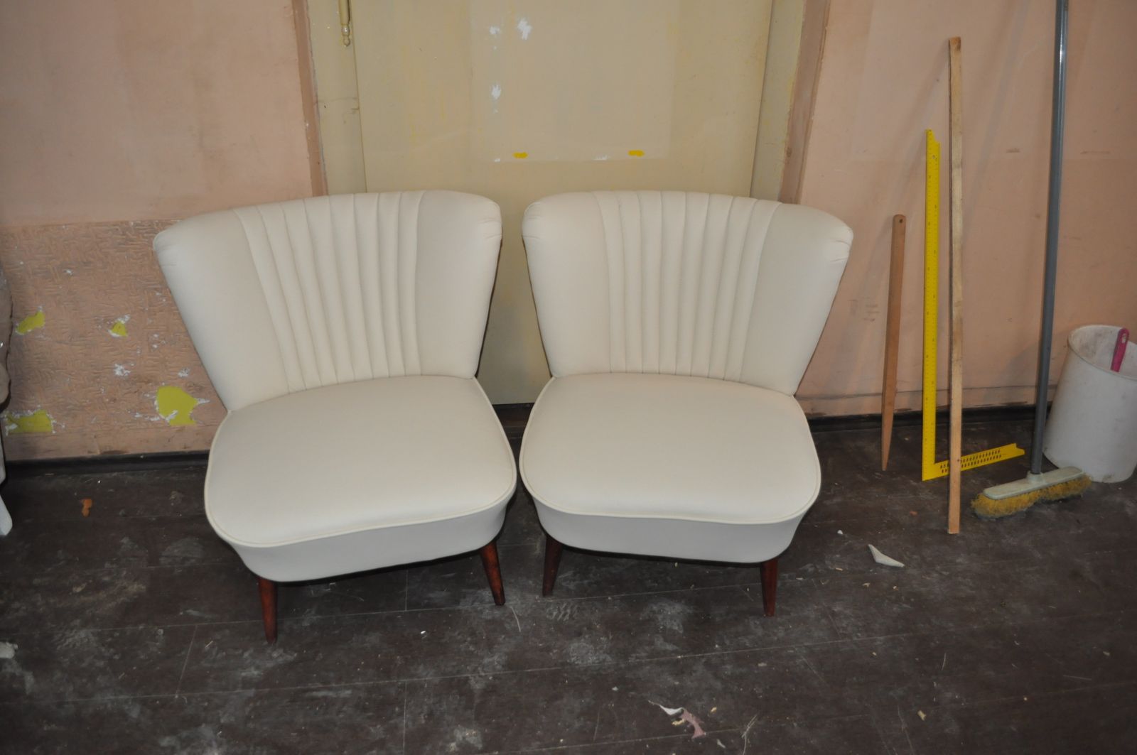Pair Of Cocktail Chairs In Beige Faux Leather photo 1109.0
