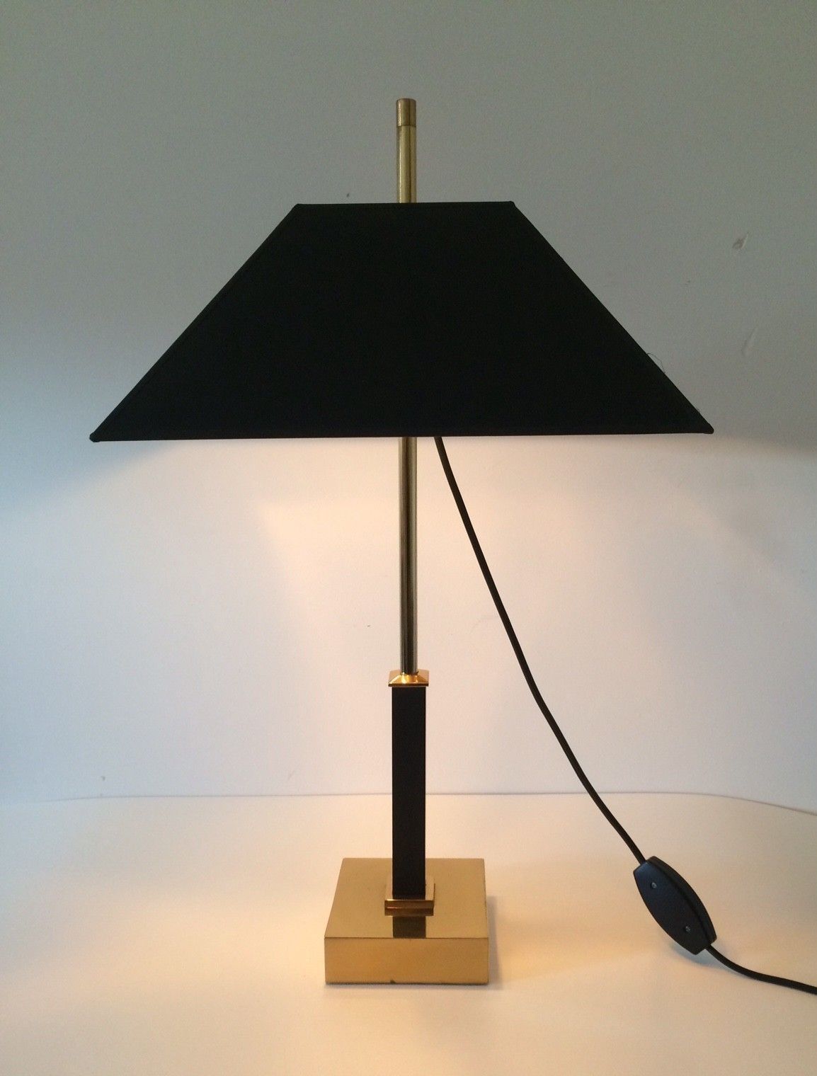 Hollywood Regency Jaren 1980 Deknudt Design Vierkante Messing Tafellamp Voor Maison Jansen photo furniture