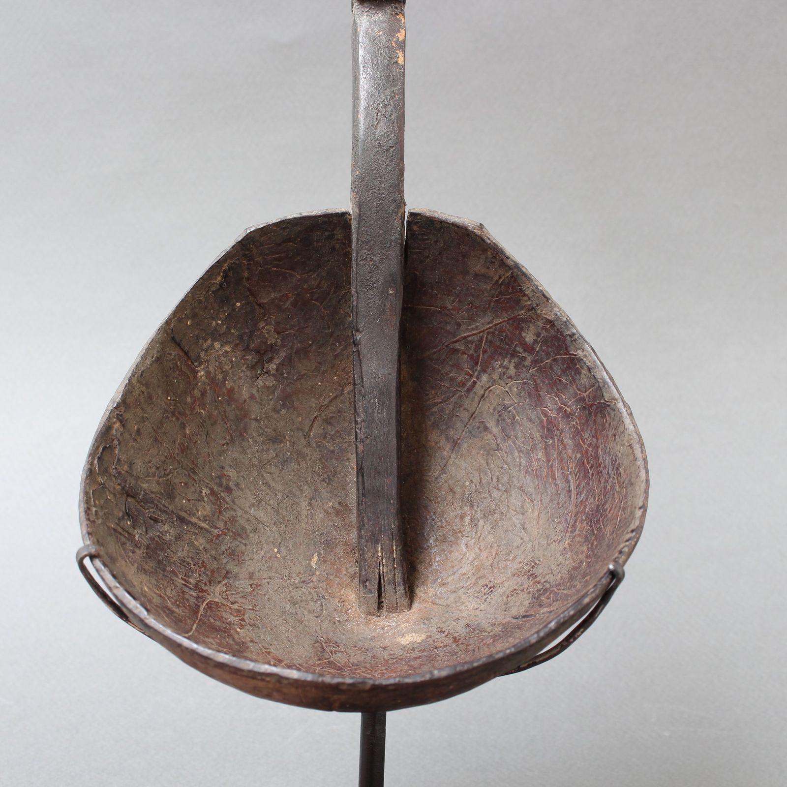 photo vintage Ritual Ladle Of Wood And Coconut Shell From Timor Island, Indonesia (Circa 1950s)