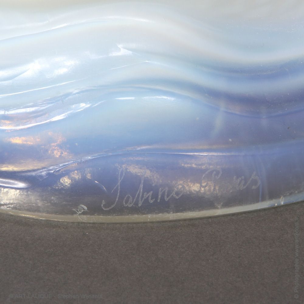 A Strong Opalescent Fish  Statue By Sabino photo for sale