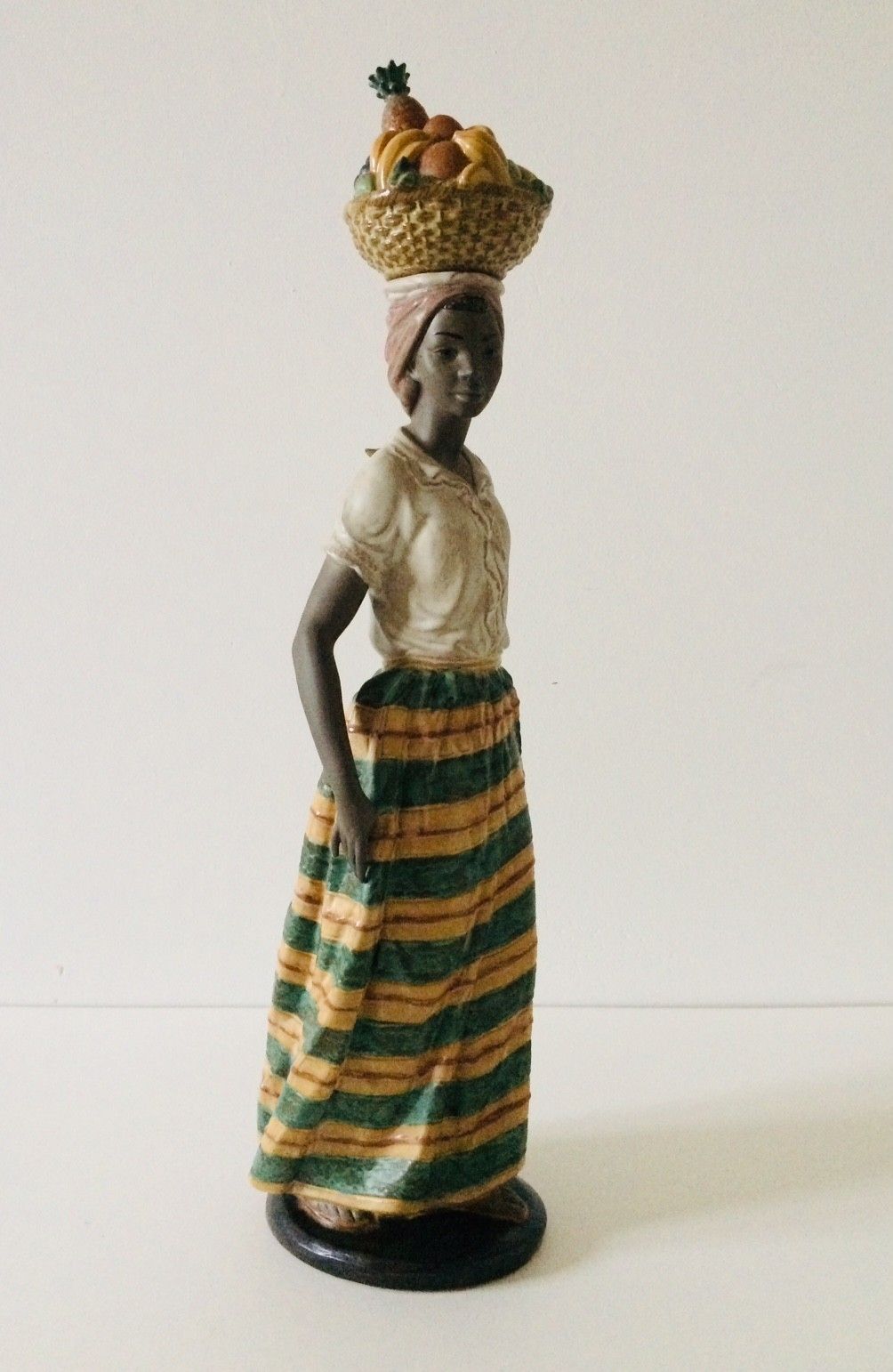 Llardo Nao Antillana N° 406 Lady With Fruit Large Statue, Spain 1984 photo Woonaccessoires