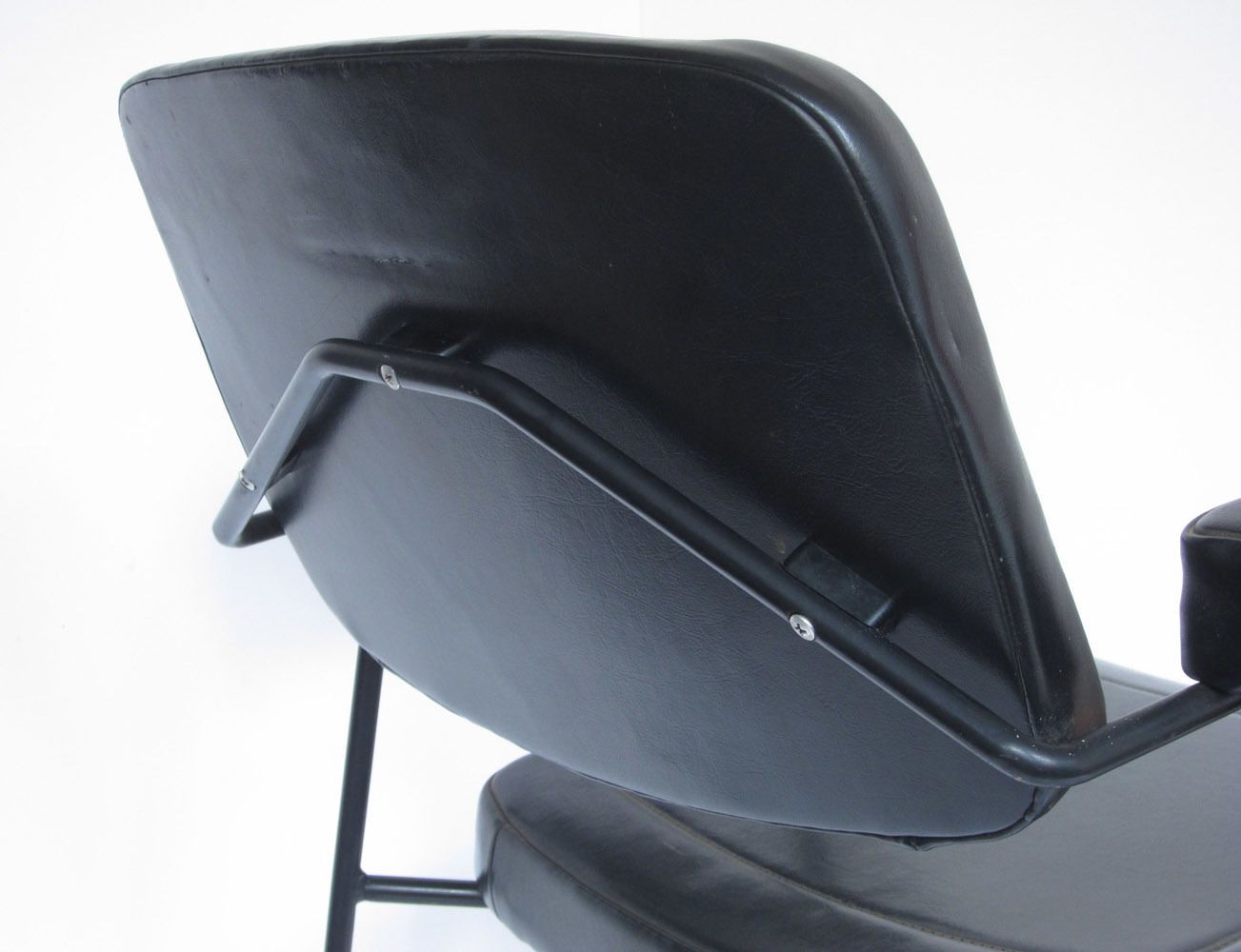 photo furniture Pierre Paulin Cm197 Fauteuil Voor Thonet 1958