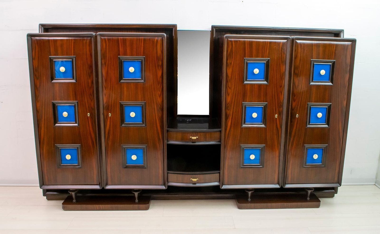 photo vinterior Guglielmo Ulrich Rare Mid Century Modern Italian Walnut Bar Cabinet, 1940s