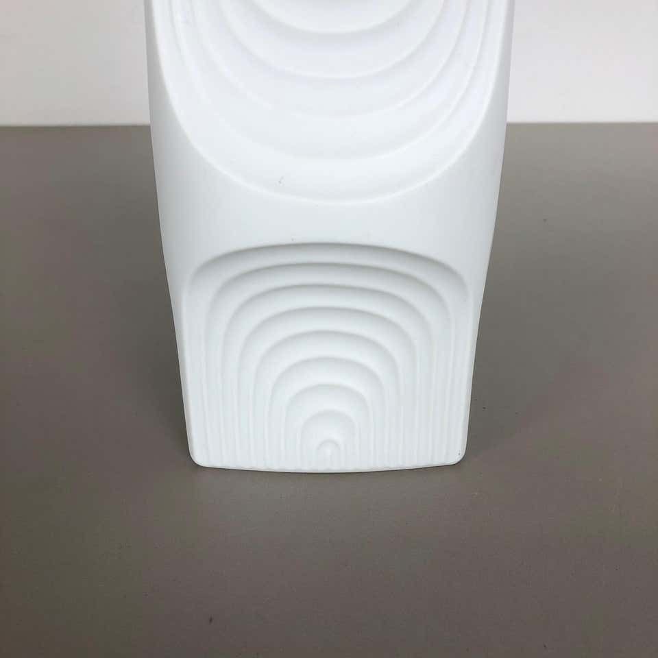 Original 1970s Op Art Biscuit Porcelain German Vase Made By Ak Kaiser, Germany photo vintage