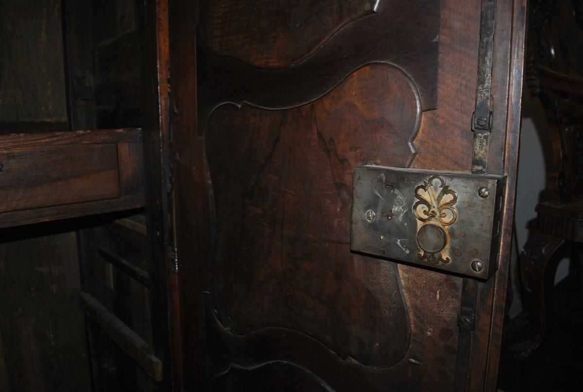 4930.0 18th Century Walnut Castle Wardrobe photo