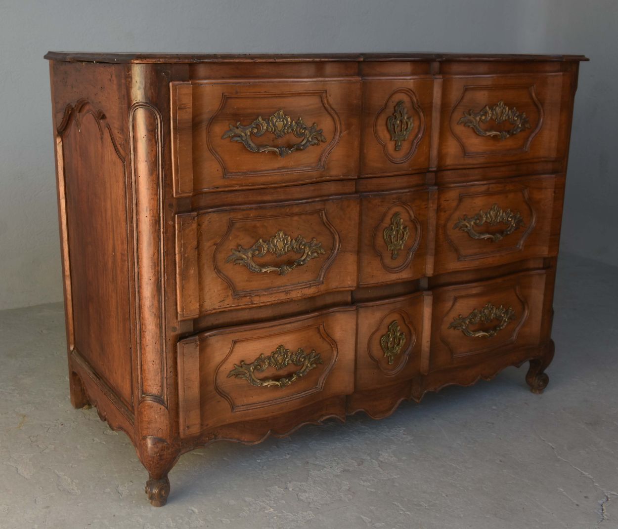 Louis XV Crossbow Chest Of Drawers In Walnut, 18th Century, photo furniture