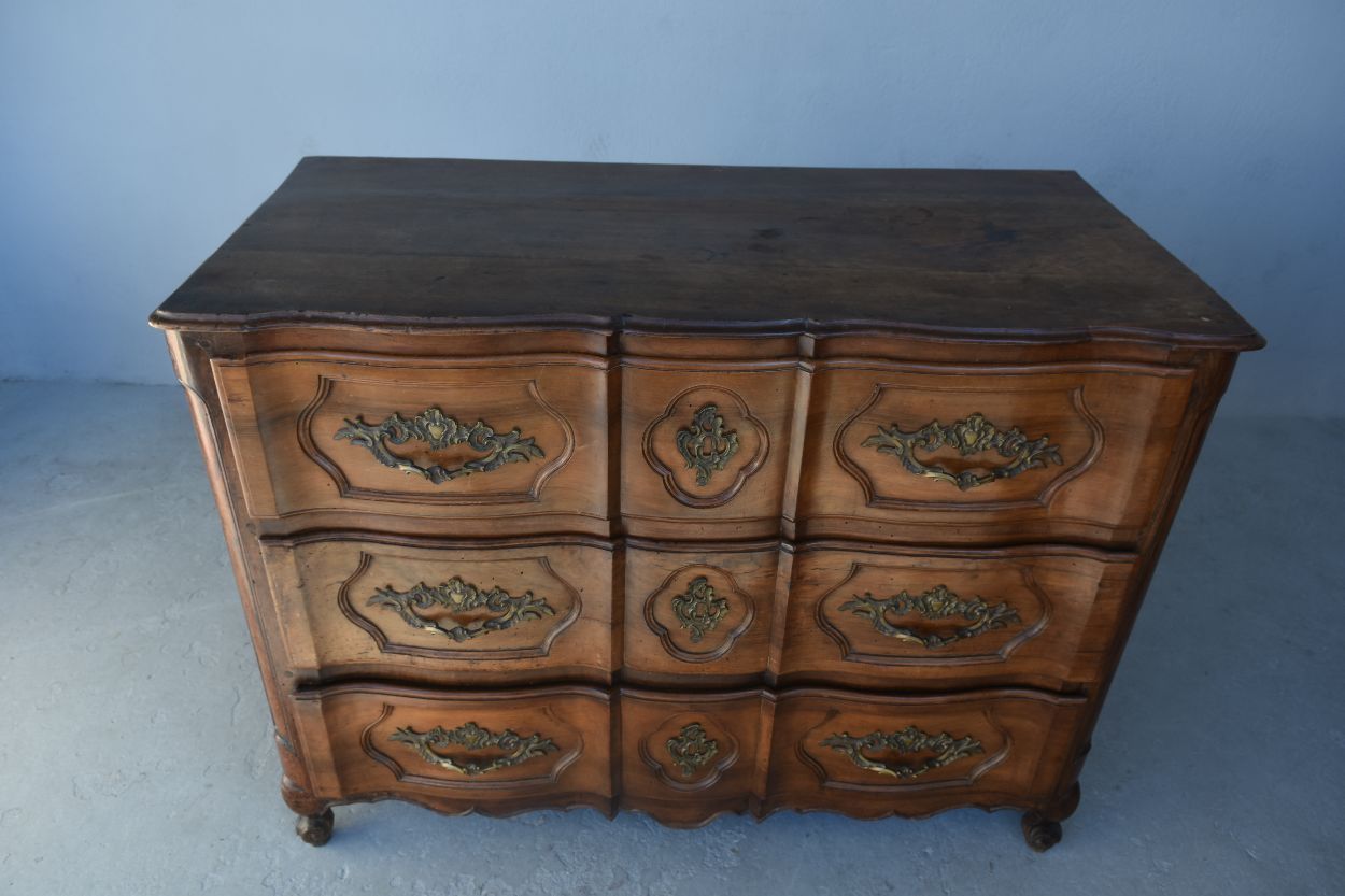 Louis XV Crossbow Chest Of Drawers In Walnut, 18th Century, photo for sale