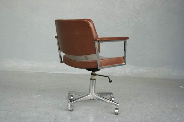 Executive Chair In Leather 1960 Good Condition photo 745.0