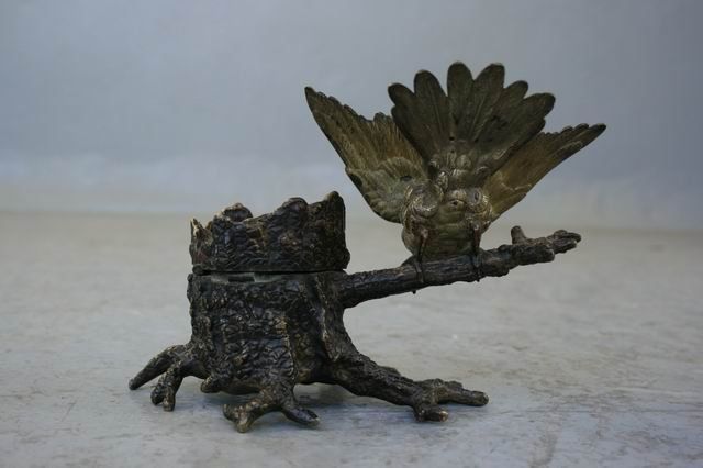 Vienna Bronze Xi Xth Bird Inkwell photo Lighting