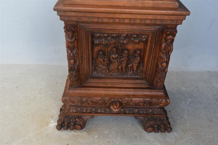 photo furniture Kieninger Renaissance Style Oak Parquet Clock