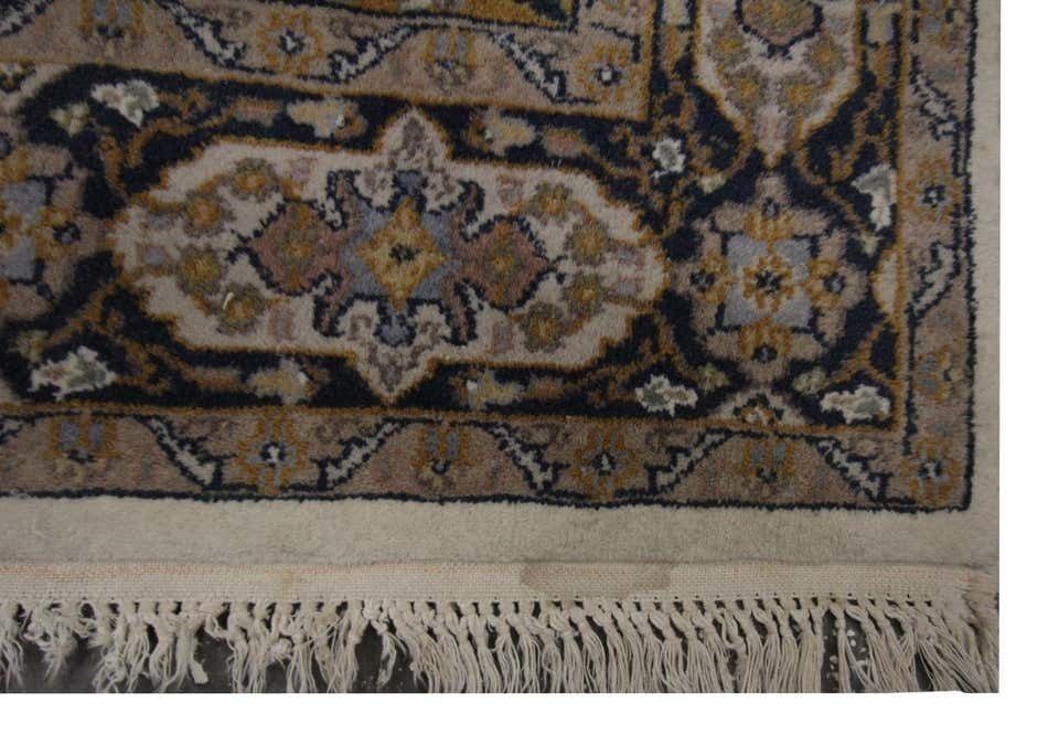 Traditional Oriental Rugs Indian Vintage Rugs For Sale Floral Area Rug 124x205cm photo for sale