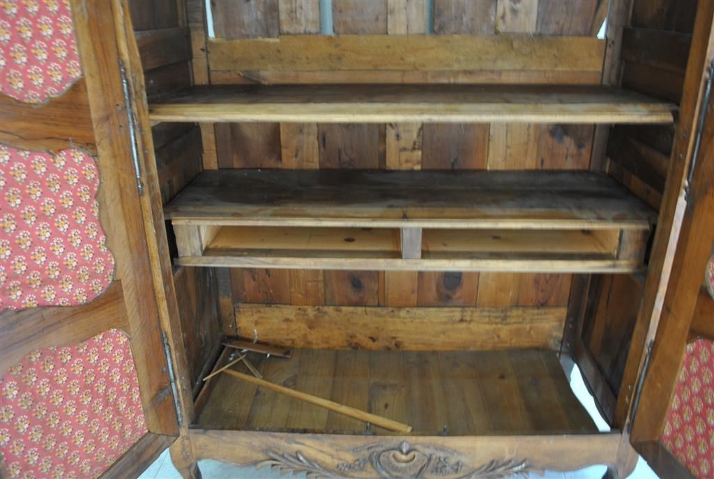 Louis XV Provençal Wardrobe, 18th Century Walnut photo vinterior