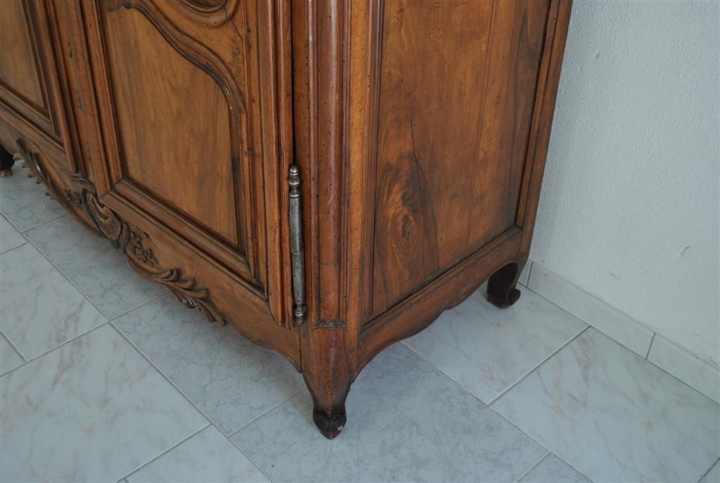 photo vintage Louis XV Provençal Wardrobe, 18th Century Walnut