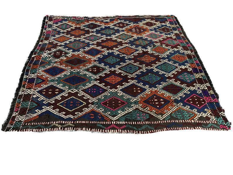 Traditional Turkish Kilim Rug ,Vintage Anatolian Turkish Kelim 147 X147 Cm photo furniture
