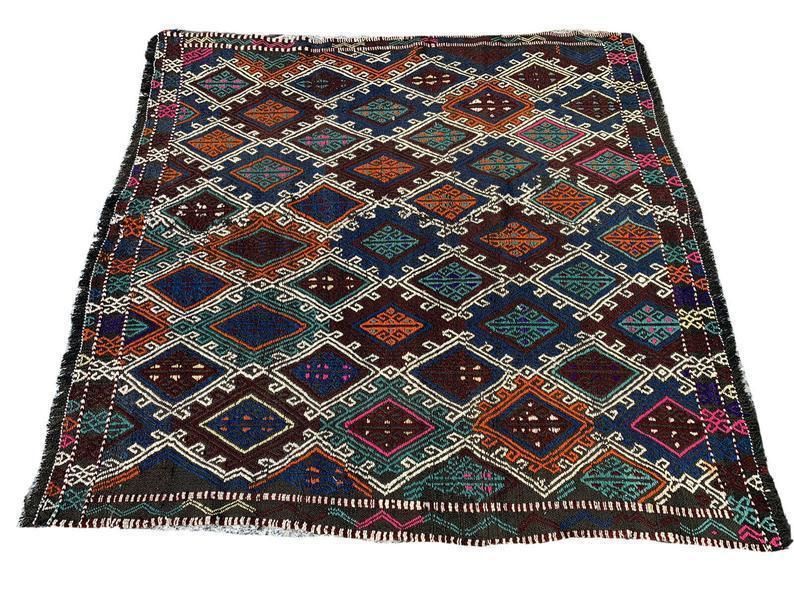 photo furniture Traditional Turkish Kilim Rug ,Vintage Anatolian Turkish Kelim 147 X147 Cm