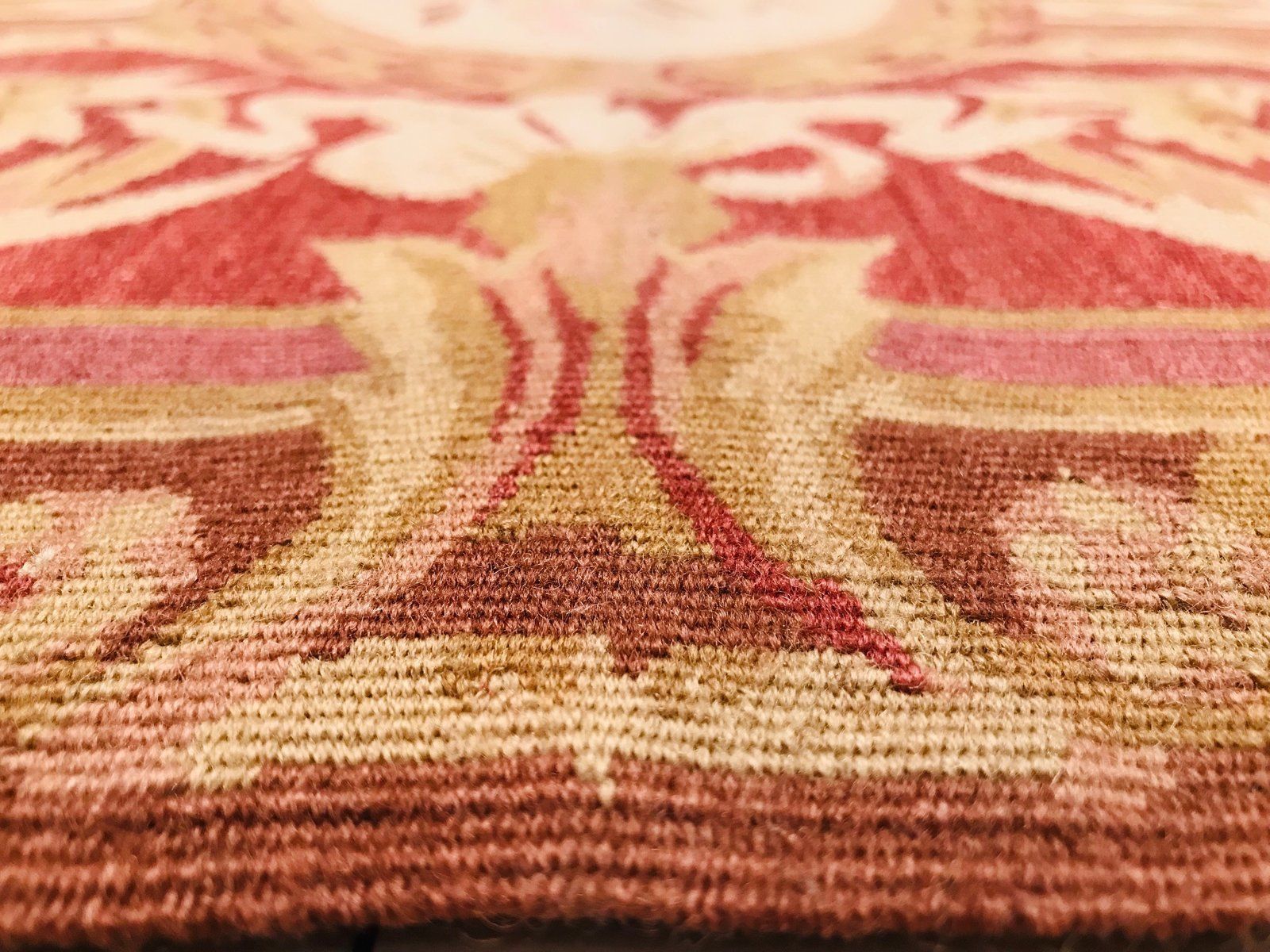 photo vinterior Red Hand Knotted Rug, 1972