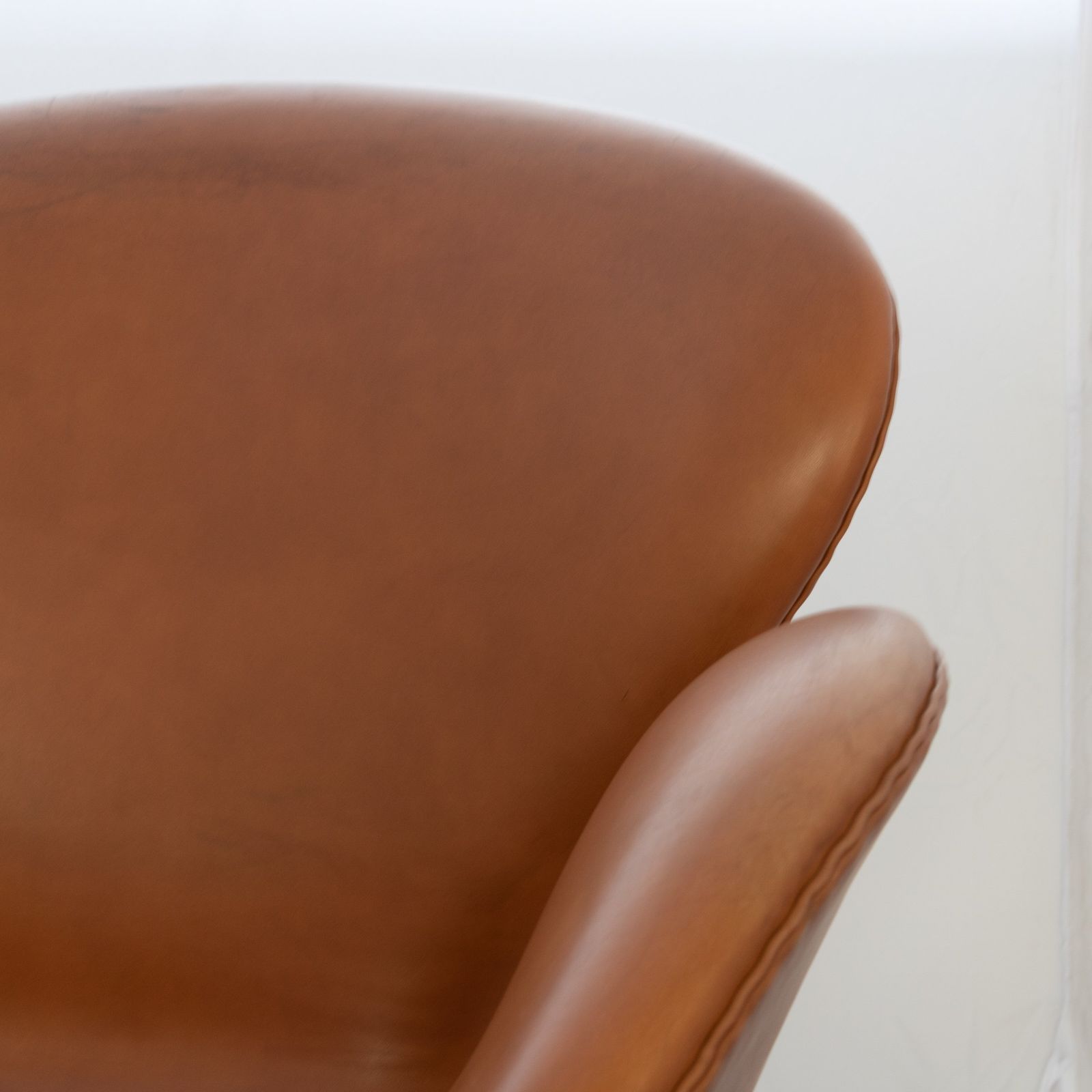 photo for sale Republic Of Fritz Hansen Swan Chairs In Leather (Sef Of 4)