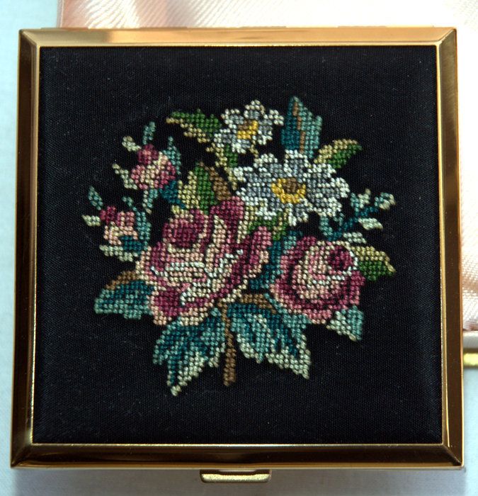 French Pretty Woman Taperstry Set Powder Compact / Lipstick photo Home Decor