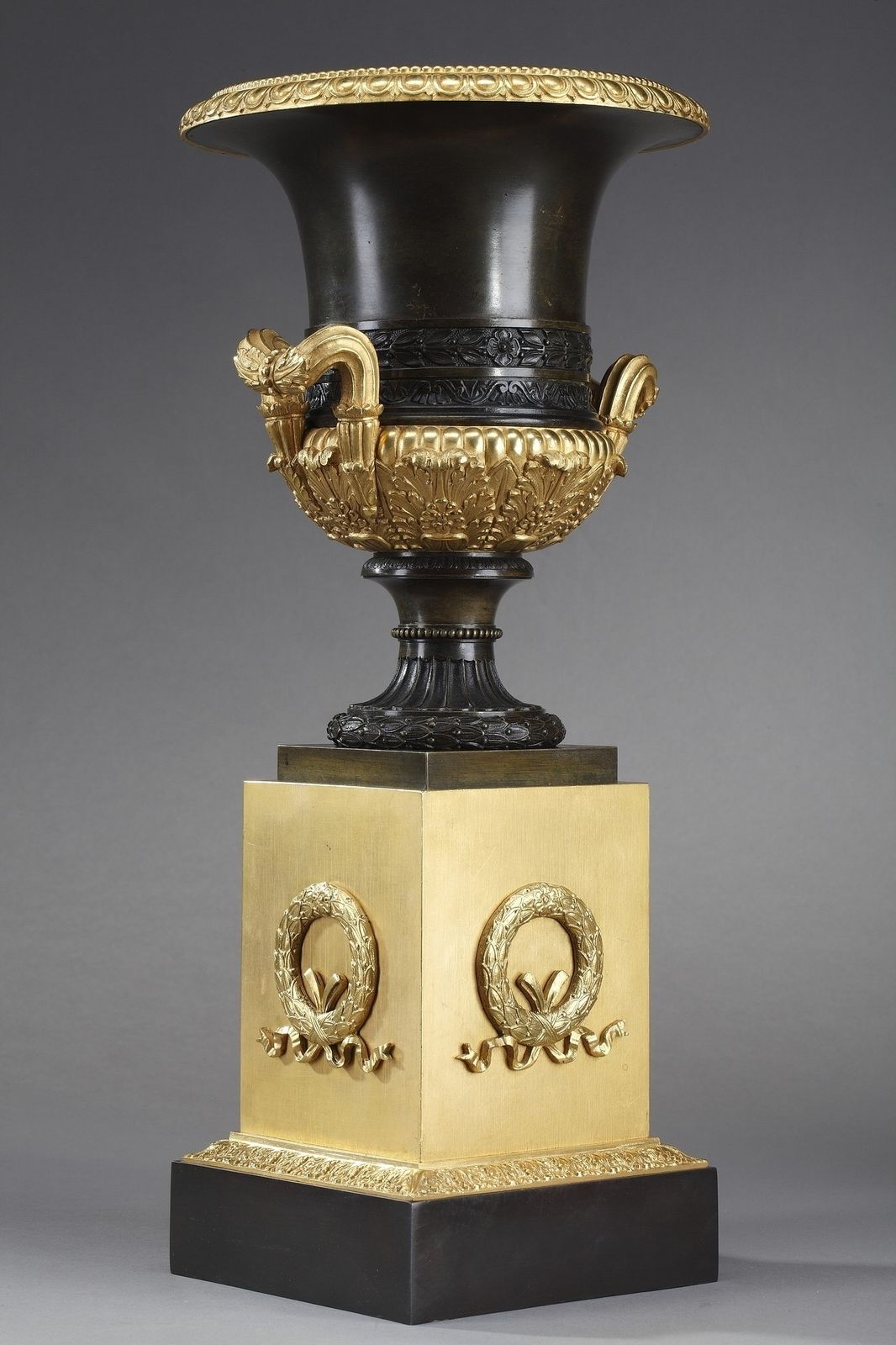 photo vinterior Pair Of Large Restauration Medici Vases